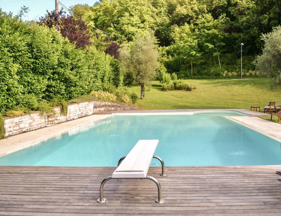Casale Bellaguardia Villa ฟอสซอมโบรเน ภายนอก รูปภาพ
