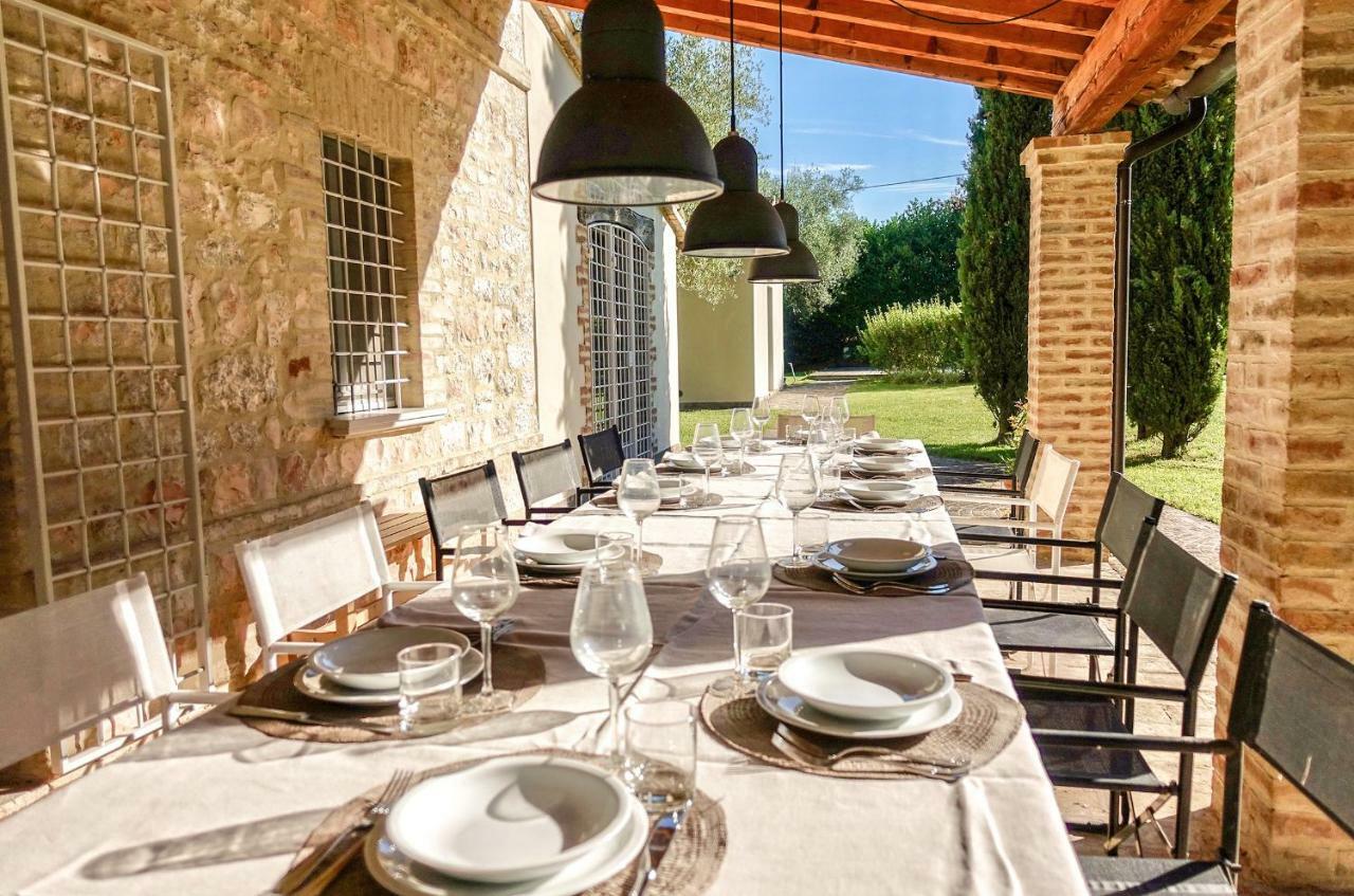Casale Bellaguardia Villa ฟอสซอมโบรเน ภายนอก รูปภาพ