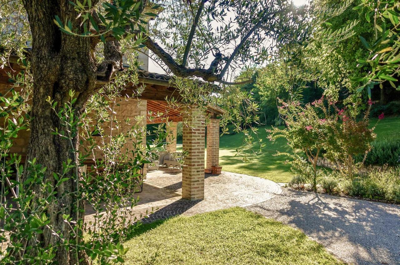 Casale Bellaguardia Villa ฟอสซอมโบรเน ภายนอก รูปภาพ